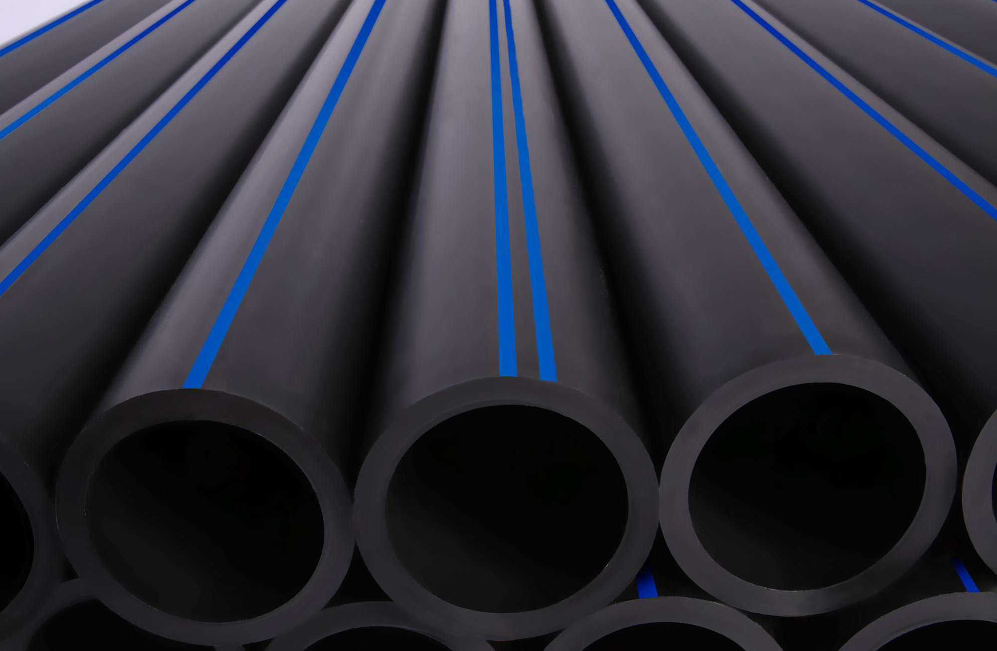 HDPE Pipe vs. PVC Pipe: Examining the Commonalities and Differences